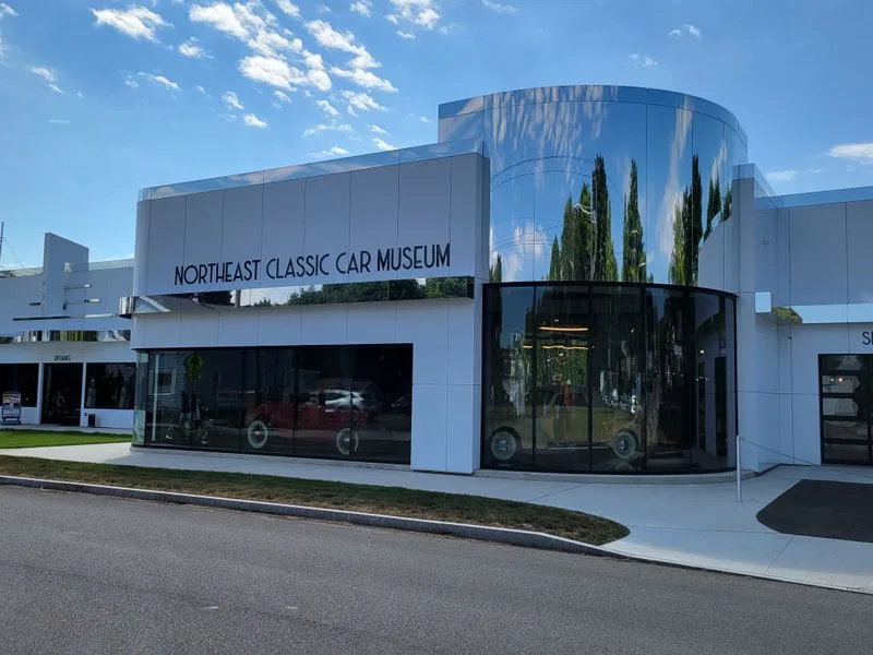 Five-building layout: how to navigate the collection