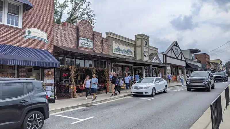 Boutiques and Mountain Markets