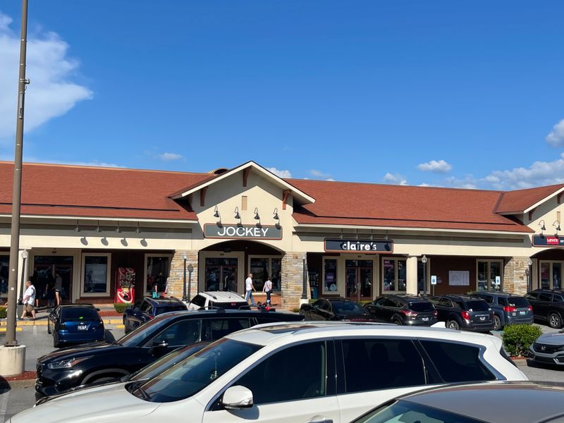 Logistics That Save Hours: Parking, Hours, and Exit Strategy