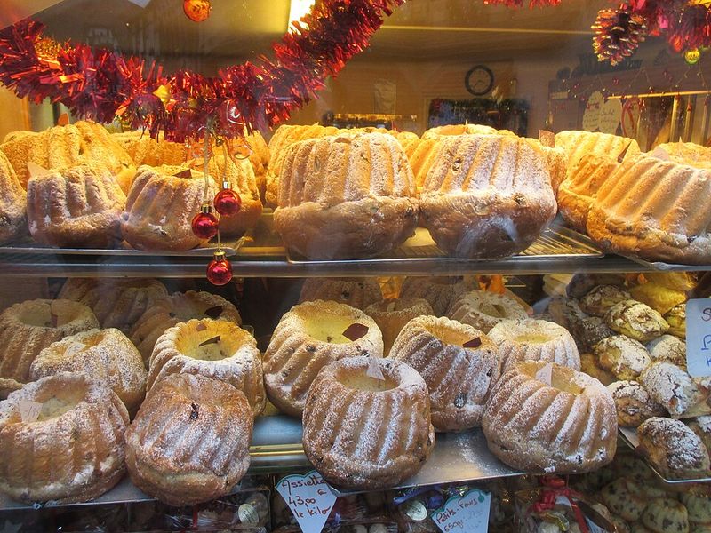 Local pâtisserie travel cakes