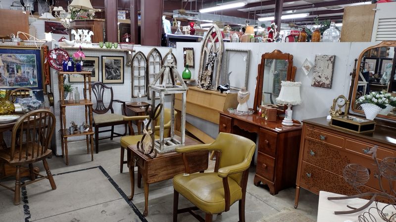 Country Club Flea Market &mdash; Sherwood