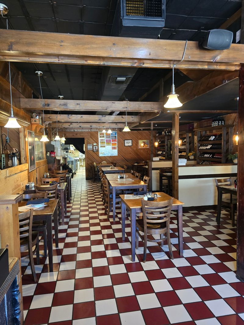 GINO's Restaurant & Bar (Tampa)