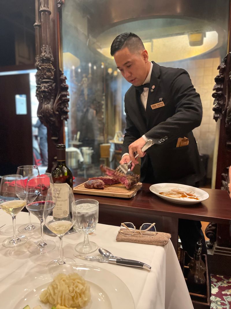 Hawaii &mdash; Hy&rsquo;s Steak House (Honolulu)