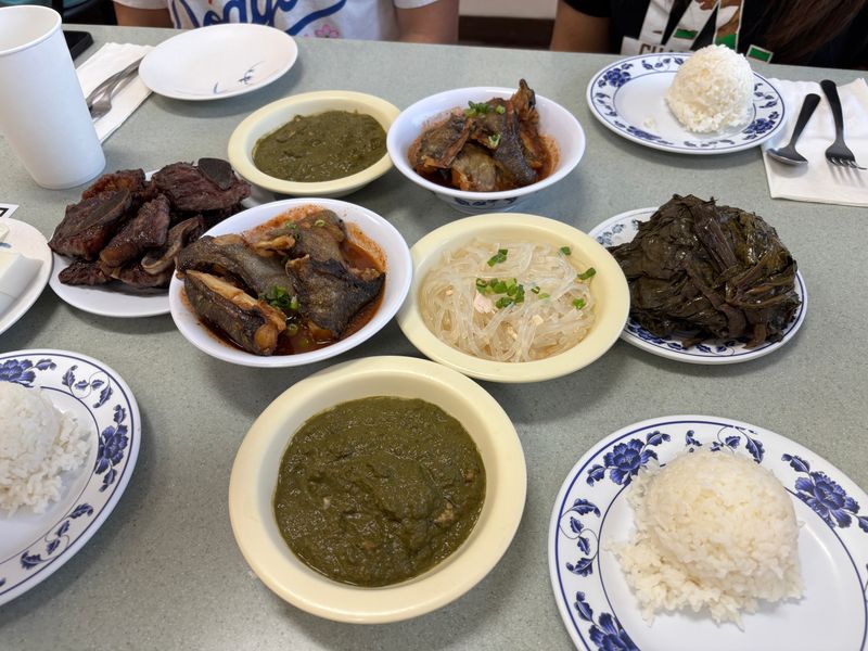 Hawaii — Helena’s Hawaiian Food (Honolulu)