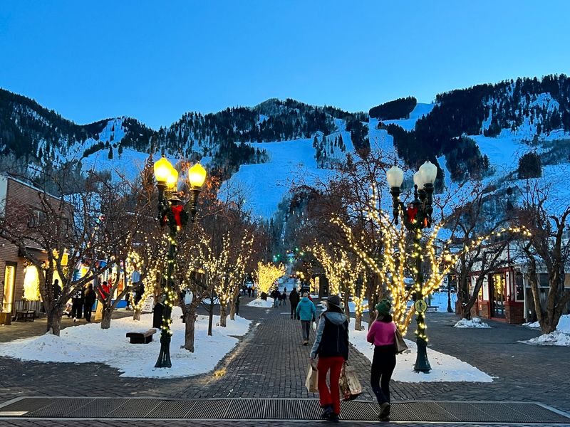 Aspen & Snowmass: Luxe Holiday Glow with Mountain Soul