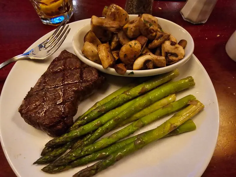 Minervas &ndash; Sioux Falls Holiday Buffet Events