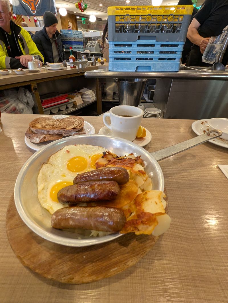 Lou Mitchell&rsquo;s (Chicago, Illinois)