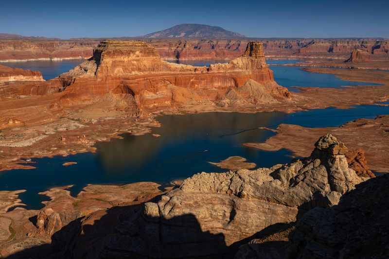 Lake Powell / Glen Canyon viewpoint (brief waterfront sighting)