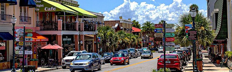 Mount Dora, Florida &mdash; Lakeside festivals and craft shops