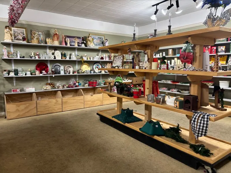 Re-Uzit Shop of New Holland