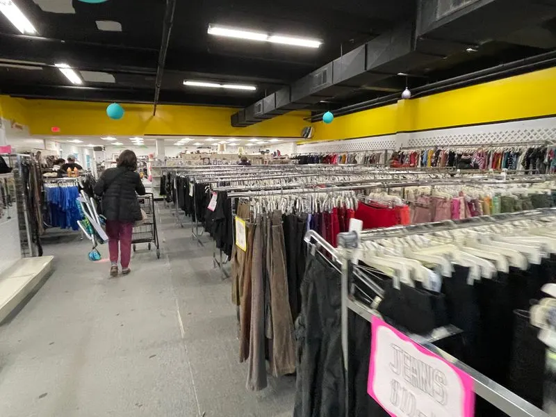 Global Thrift Store, Salem