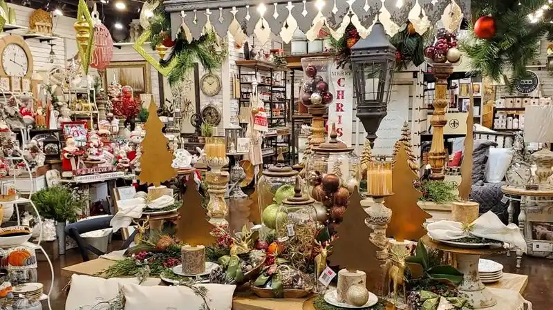 Local Boutiques and Giftable Finds Around the Square