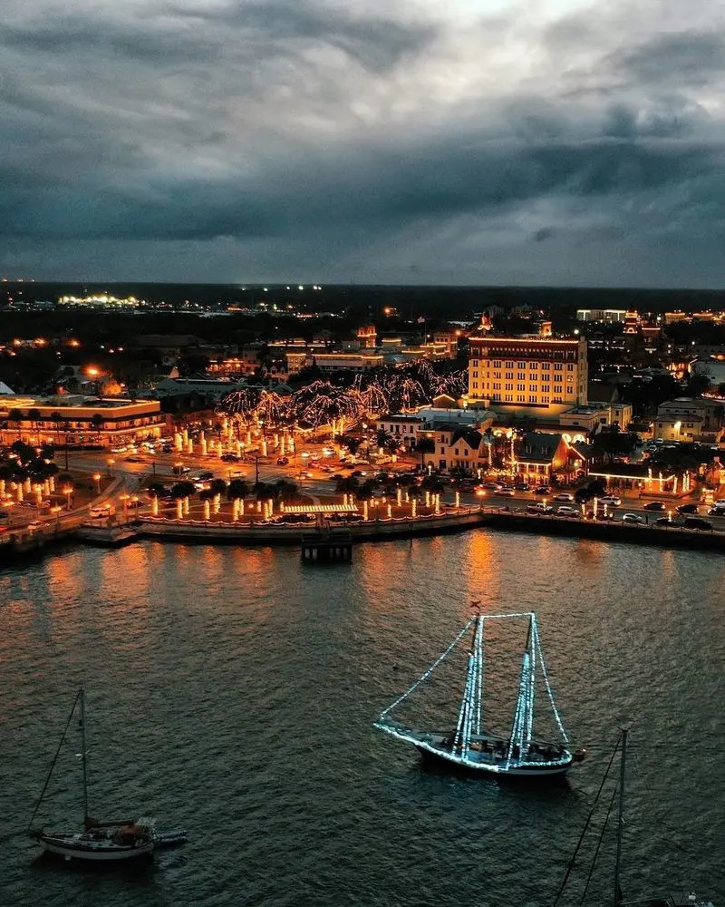 Boat and Harbor Holiday Cruises