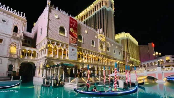 How to Enjoy Las Vegas&rsquo; Most Packed Spots Without Burning Out