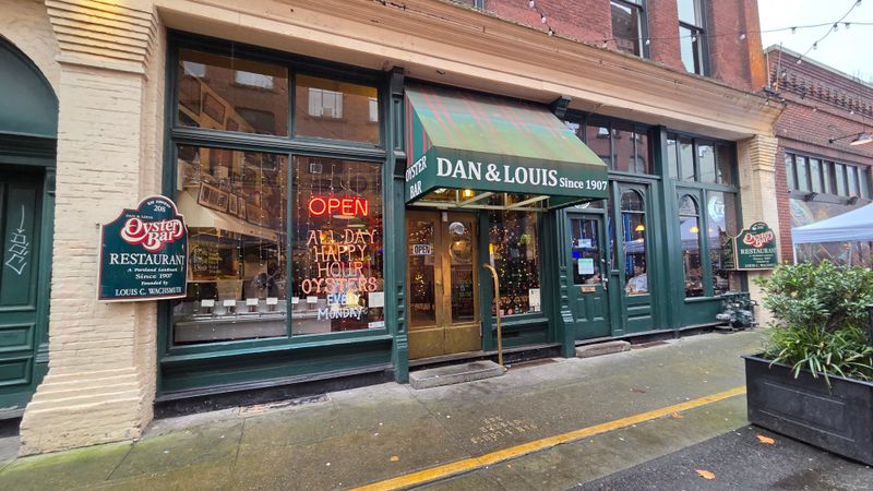 Dan & Louis Oyster Bar &mdash; Old Town Portland