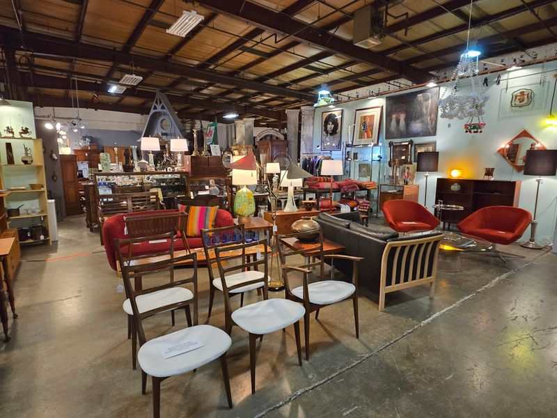 Antique and Design Hunting