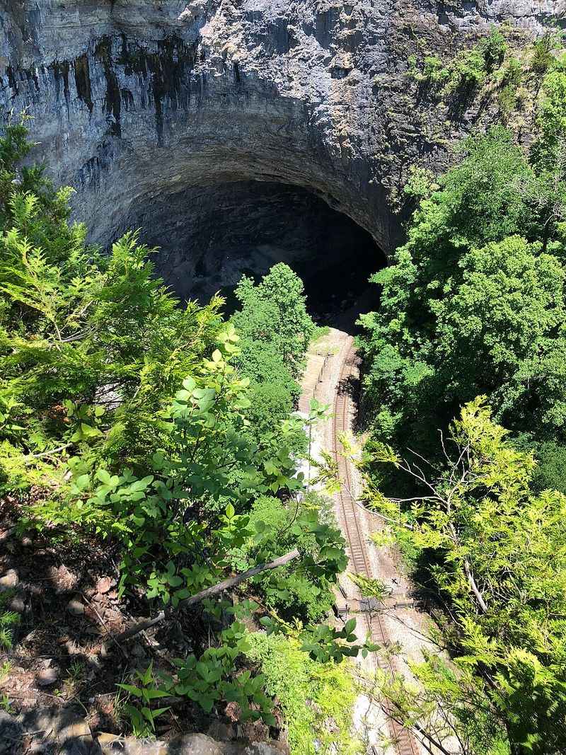 Natural Tunnel State Park &mdash; Geological drama on short calm trails