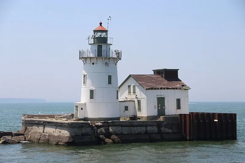 Cleveland Harbor West Pierhead Lighthouse (Cleveland)