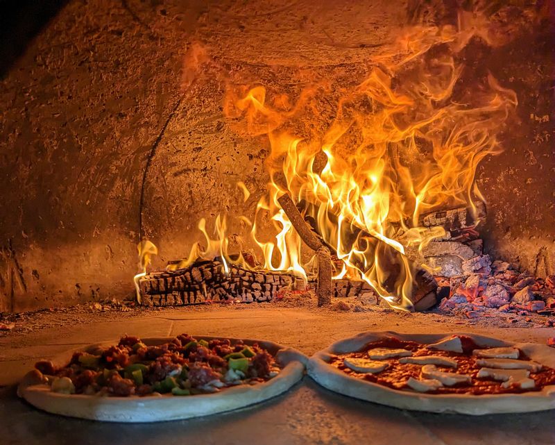 Illinois &mdash; Stix n Brix Wood Fired Pizza
