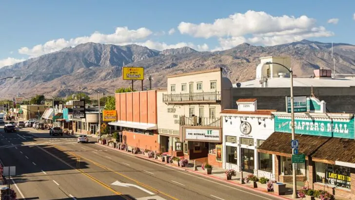 In the high desert east of the Sierra is a California town with winter sunshine, mountain views, and a lively main street full of cafés and outdoor shops