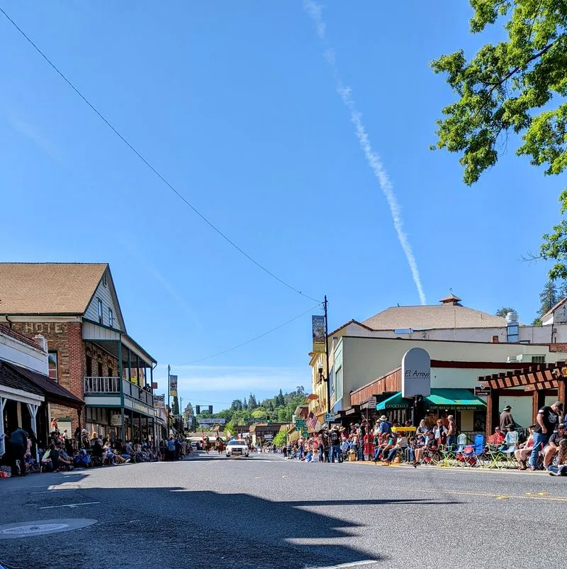 Strolling Washington Street at Golden Hour