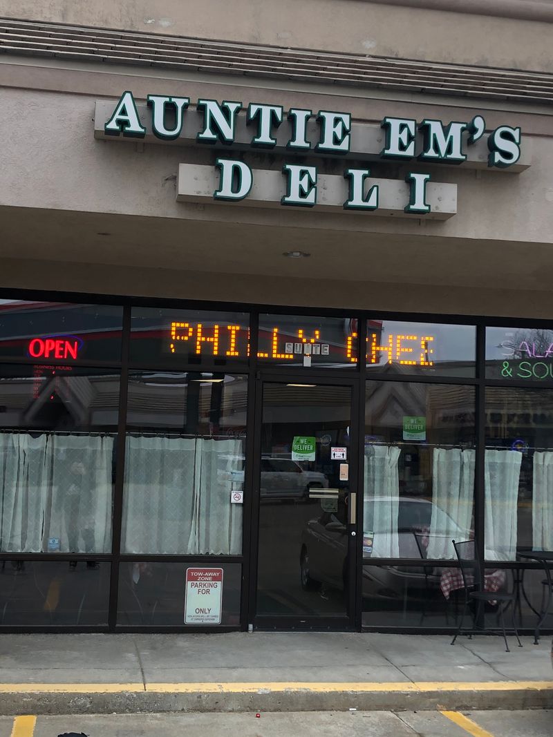 Kansas &mdash; Auntie Em&rsquo;s Deli & Bakery