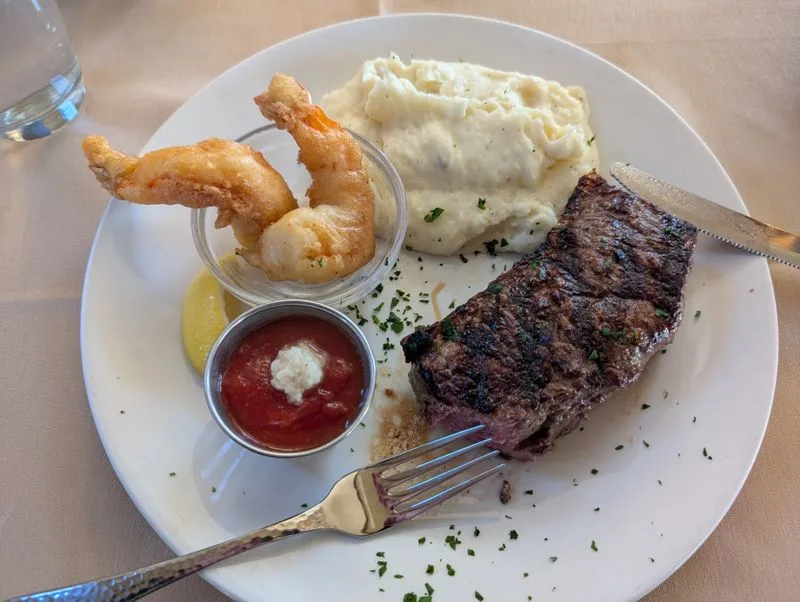 The Del-Bar Holiday Buffet, Lake Delton