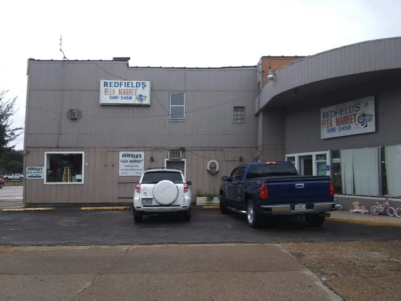 Redfield's Flea Market- De Soto