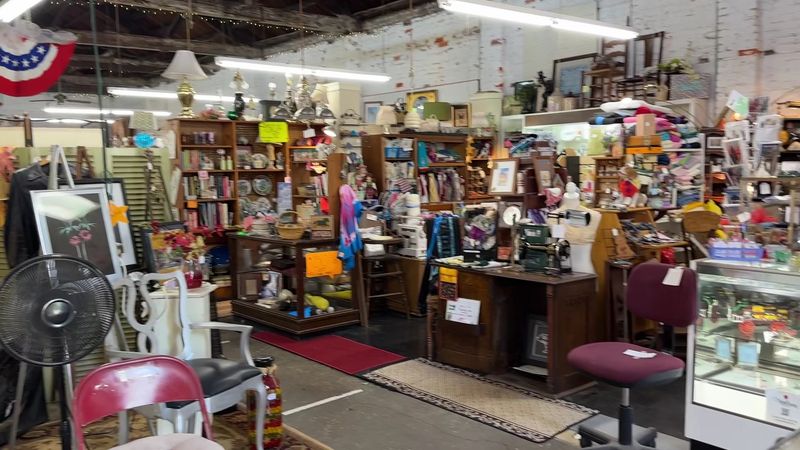 Poor Charlie's Flea Market & Antiques &mdash; New Bern, NC