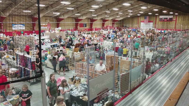 Holiday Makers Market (Elk River)