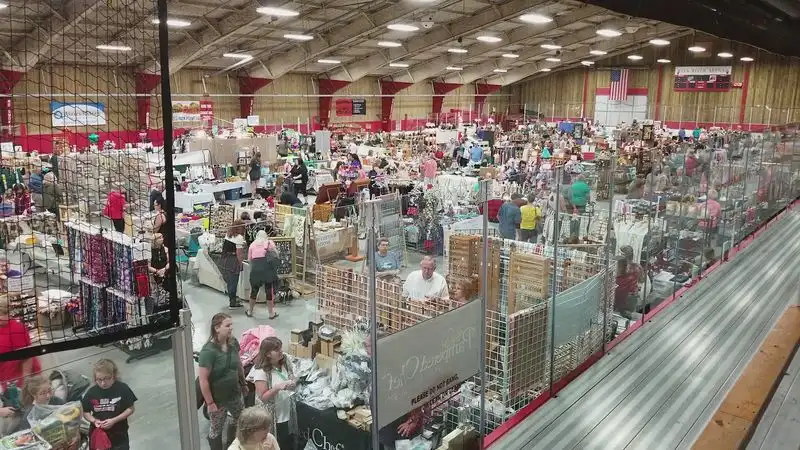 Holiday Makers Market (Elk River)