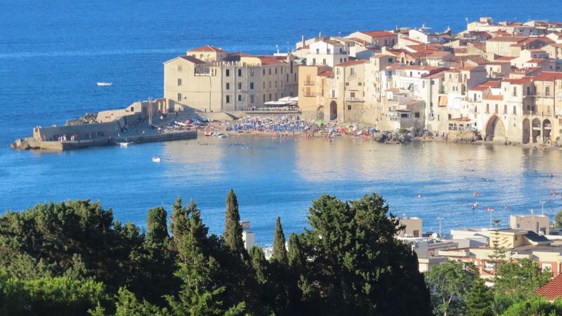 Cefal&ugrave;, Sicily