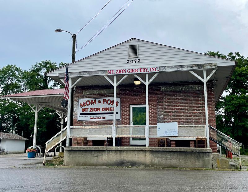 Mom and Pops Mt Zion Diner - Science Hill