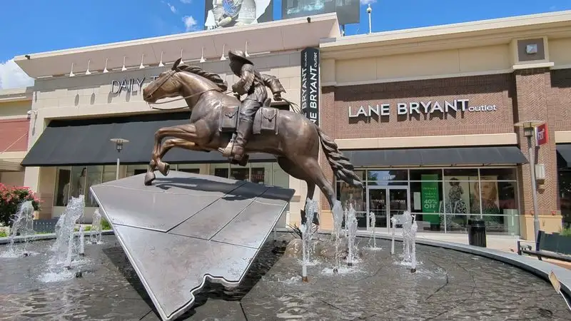 The Outlets at Legends