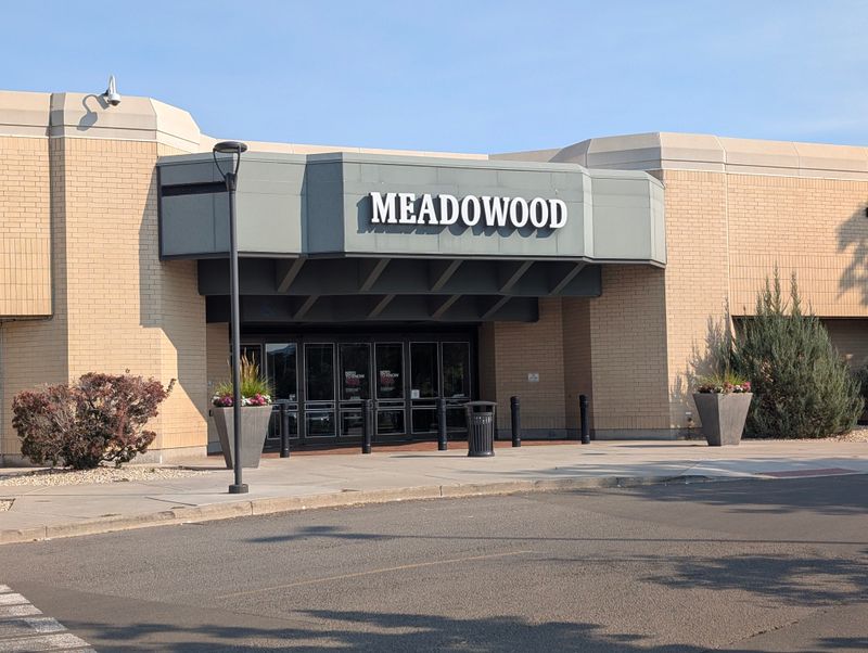Meadowood Mall (Outlet Section)