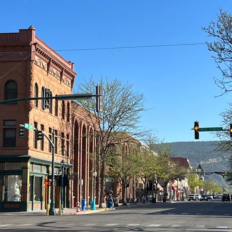 Compact Streets and Walkability