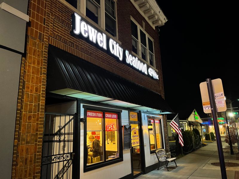 Jewel City Seafood Restaurant and Market &mdash; Huntington, West Virginia
