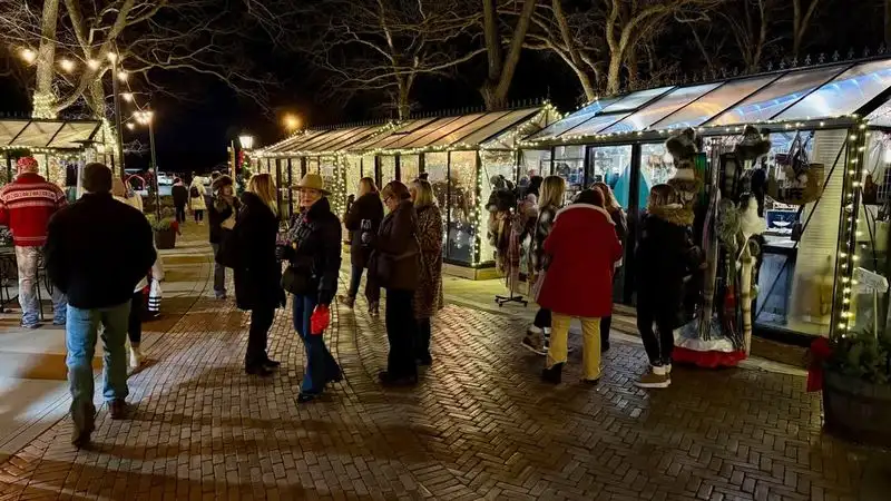 Oak Park &mdash; Home for the Holidays / Holiday Market & Cocoa Walk (Oak Park)