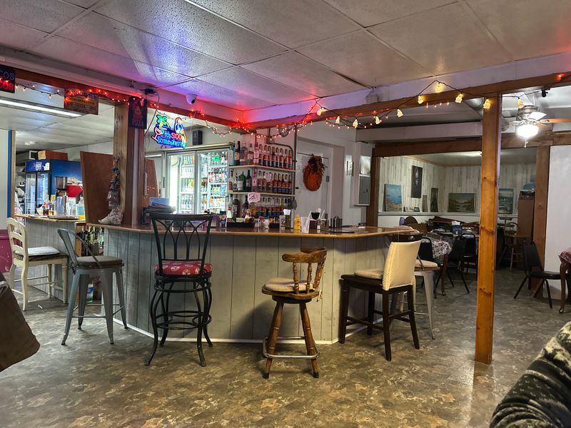 Maine— Moo-Moo's Pub (Hampden)