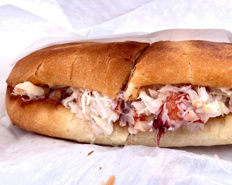 Crab sandwich, minimal and mighty