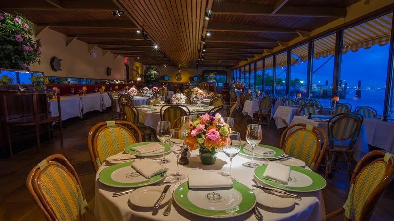 The River Caf&eacute;