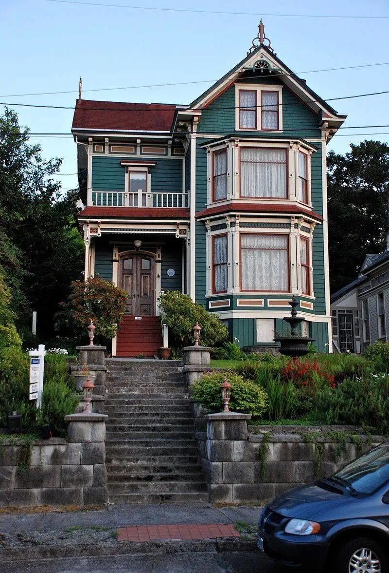Victorian Architecture on Astoria’s Hillsides