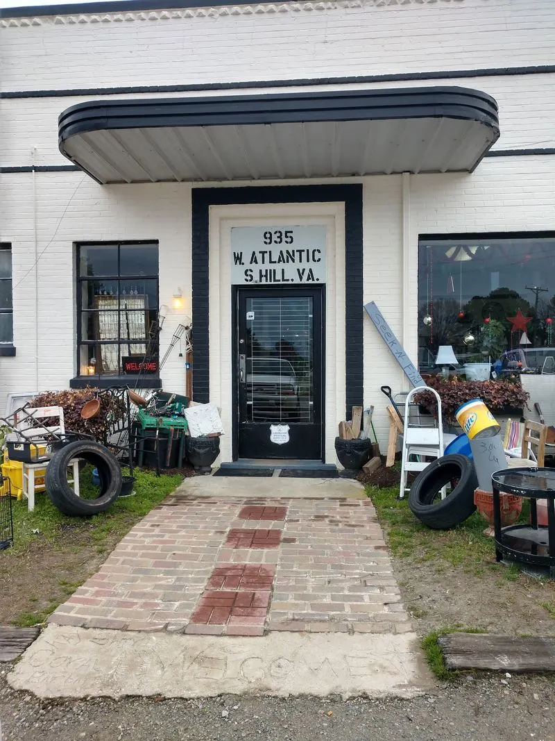 Lake Country Flea Market (South Hill)