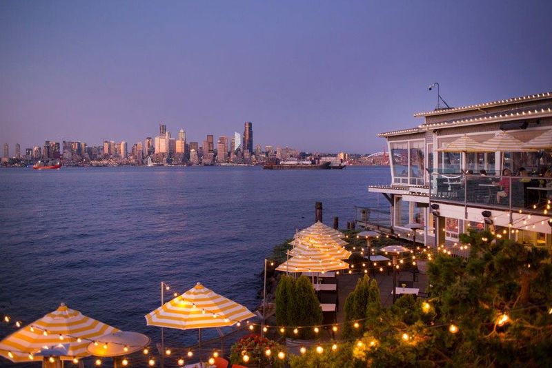 Salty&rsquo;s on Alki Beach