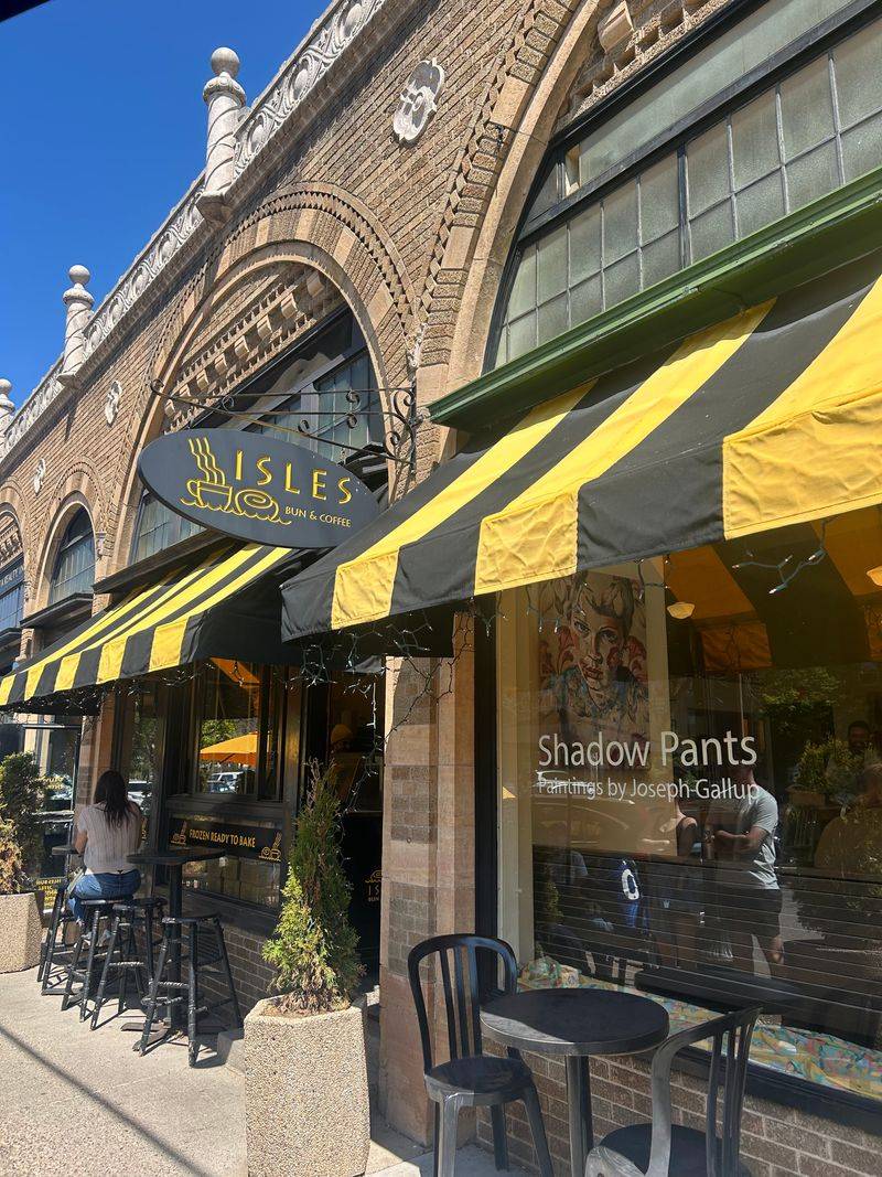 Practical visit details: hours, lines, and parking