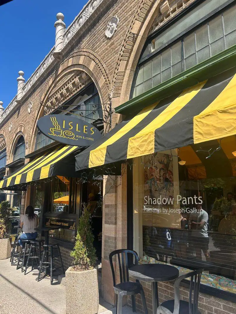 Practical visit details: hours, lines, and parking