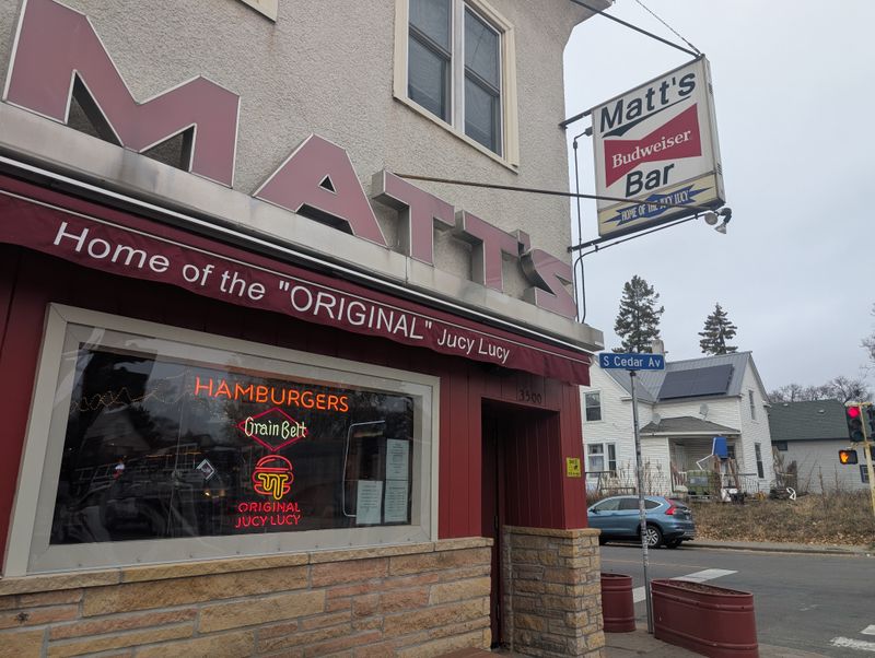 Minnesota — Matt’s Bar (Minneapolis)