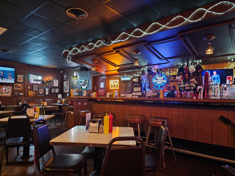 Minnesota — Matt’s Bar (Minneapolis)