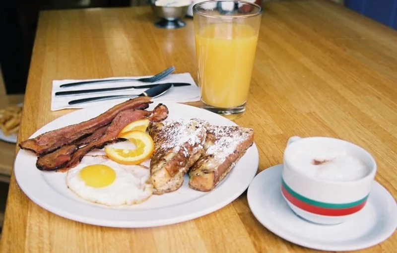 Local Dining & Caf&eacute;s