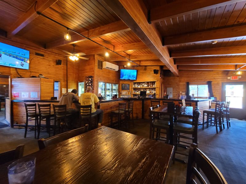 Montana &mdash; The Manhattan Saloon (Manhattan)